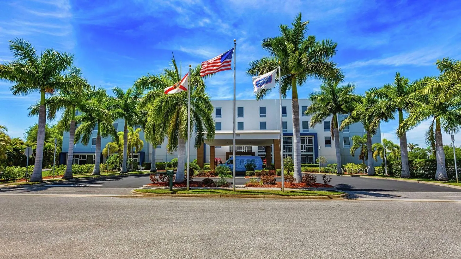 Hampton Inn & Suites Sarasota / Bradenton - Airport contacts
